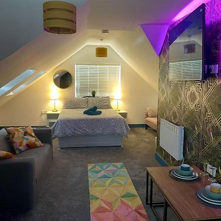 Vibrant & Modern Studio Apartment In Birmingham Luaran gambar